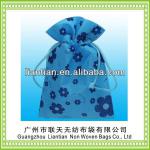 Beautiful design non woven small christmas tree storage bag with drawstring for candy packaging