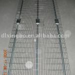Wire mesh decking for pallet rack